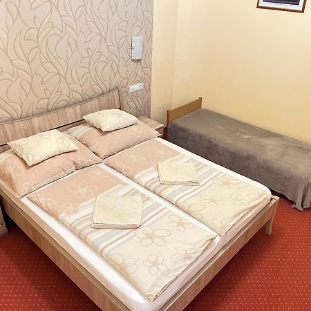 Gesztenye Apartman Makó Buitenkant foto