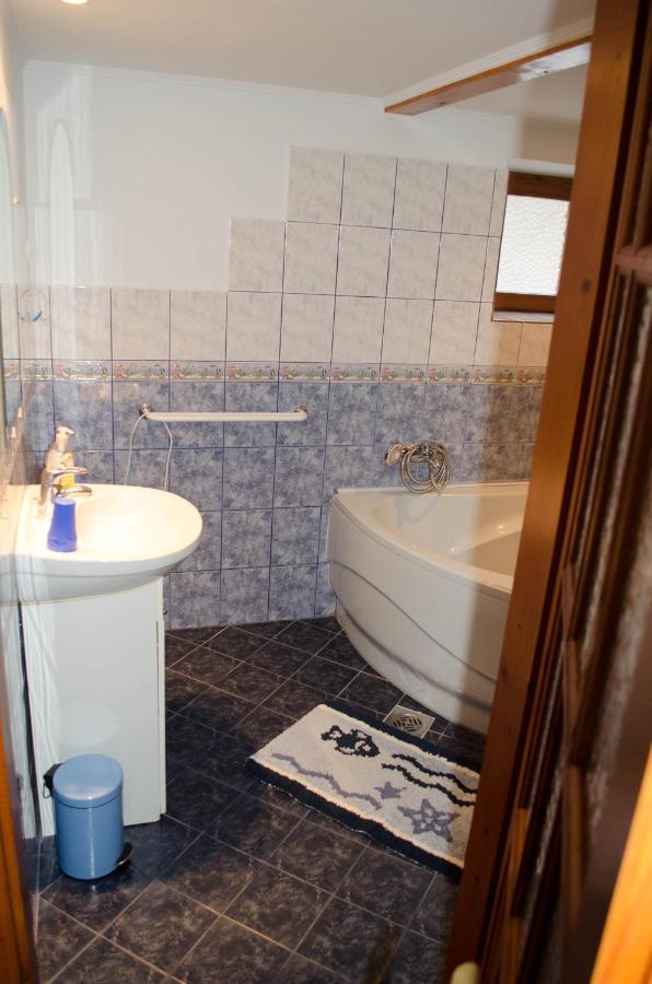 Gesztenye Apartman Makó Buitenkant foto