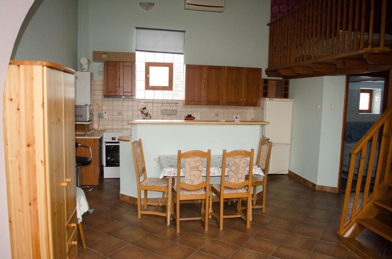 Gesztenye Apartman Makó Buitenkant foto