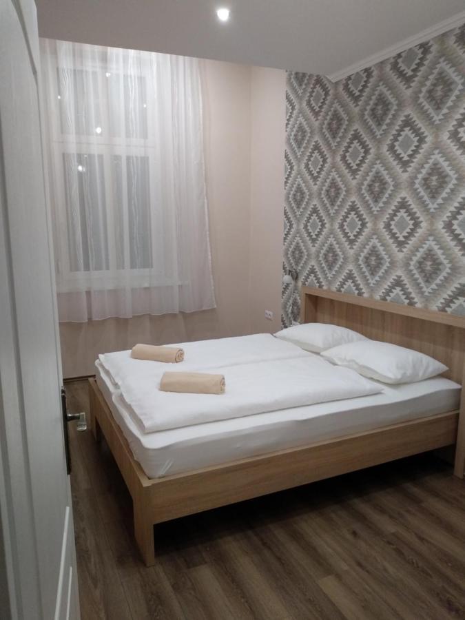 Gesztenye Apartman Makó Buitenkant foto