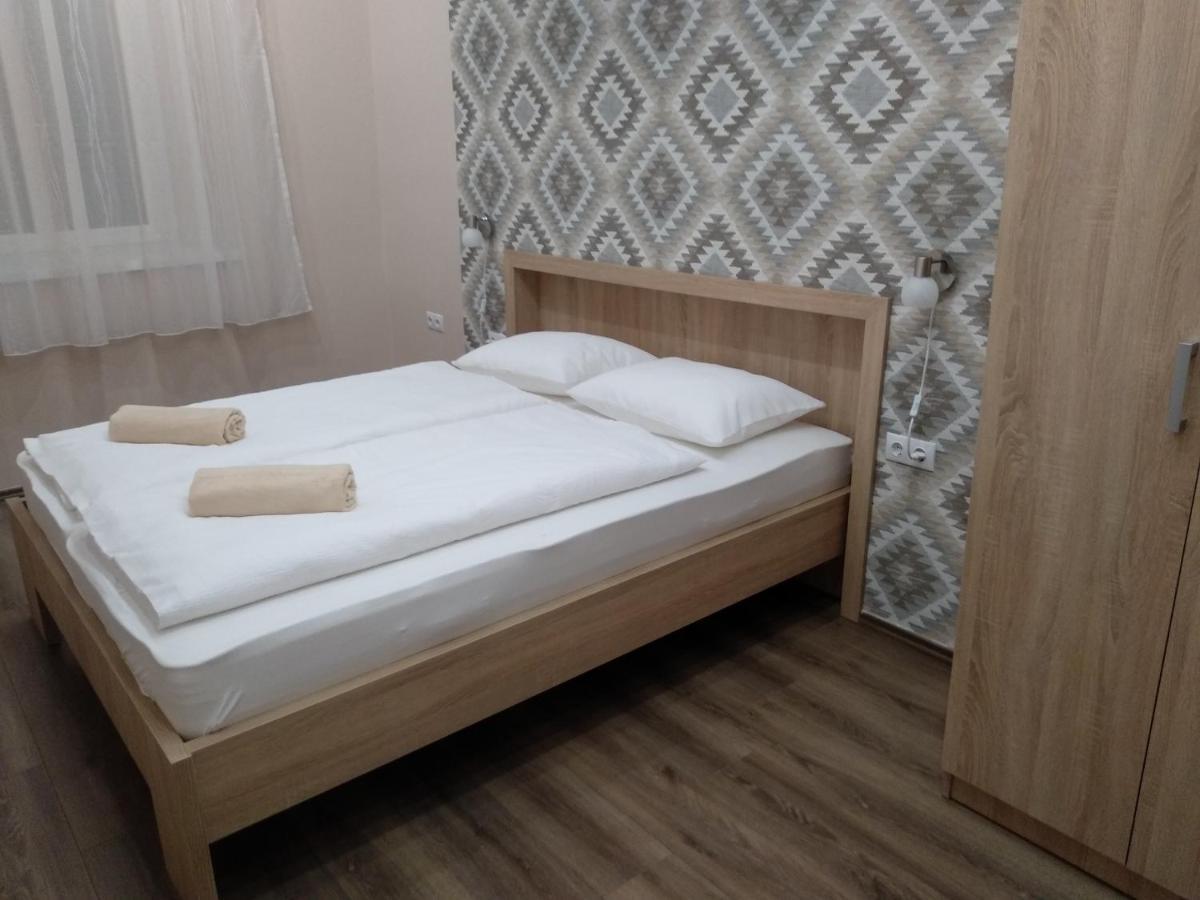 Gesztenye Apartman Makó Buitenkant foto