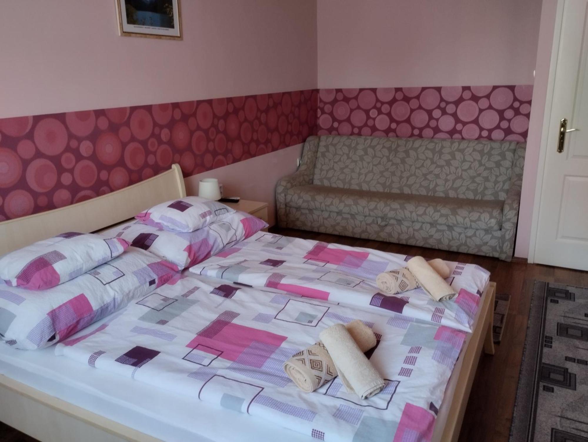 Gesztenye Apartman Makó Buitenkant foto