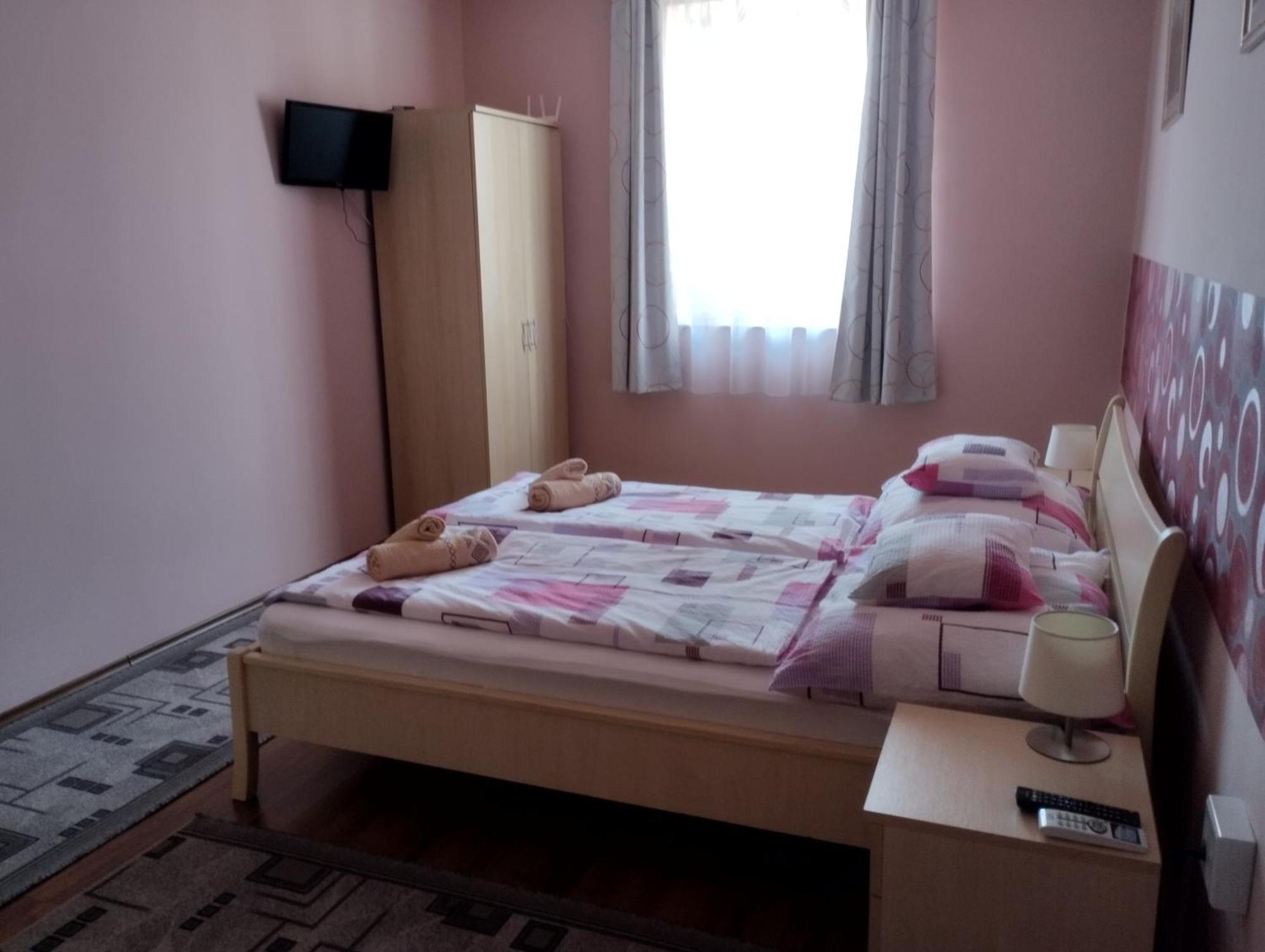 Gesztenye Apartman Makó Buitenkant foto