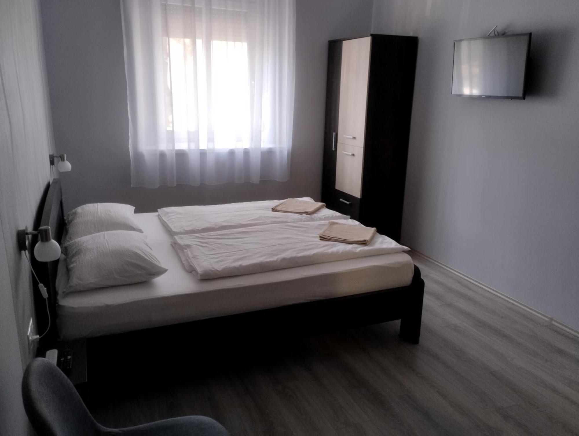 Gesztenye Apartman Makó Buitenkant foto