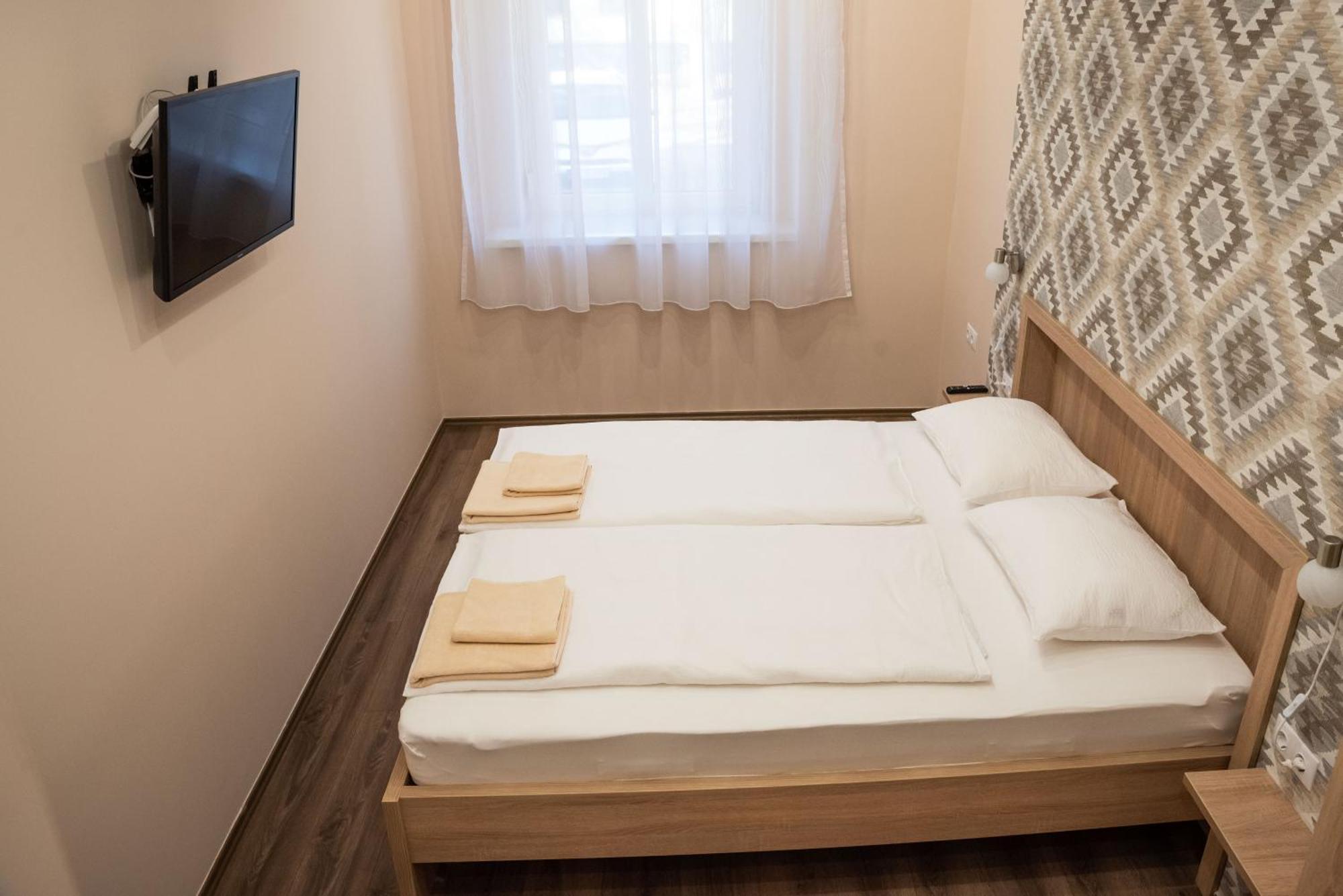 Gesztenye Apartman Makó Buitenkant foto