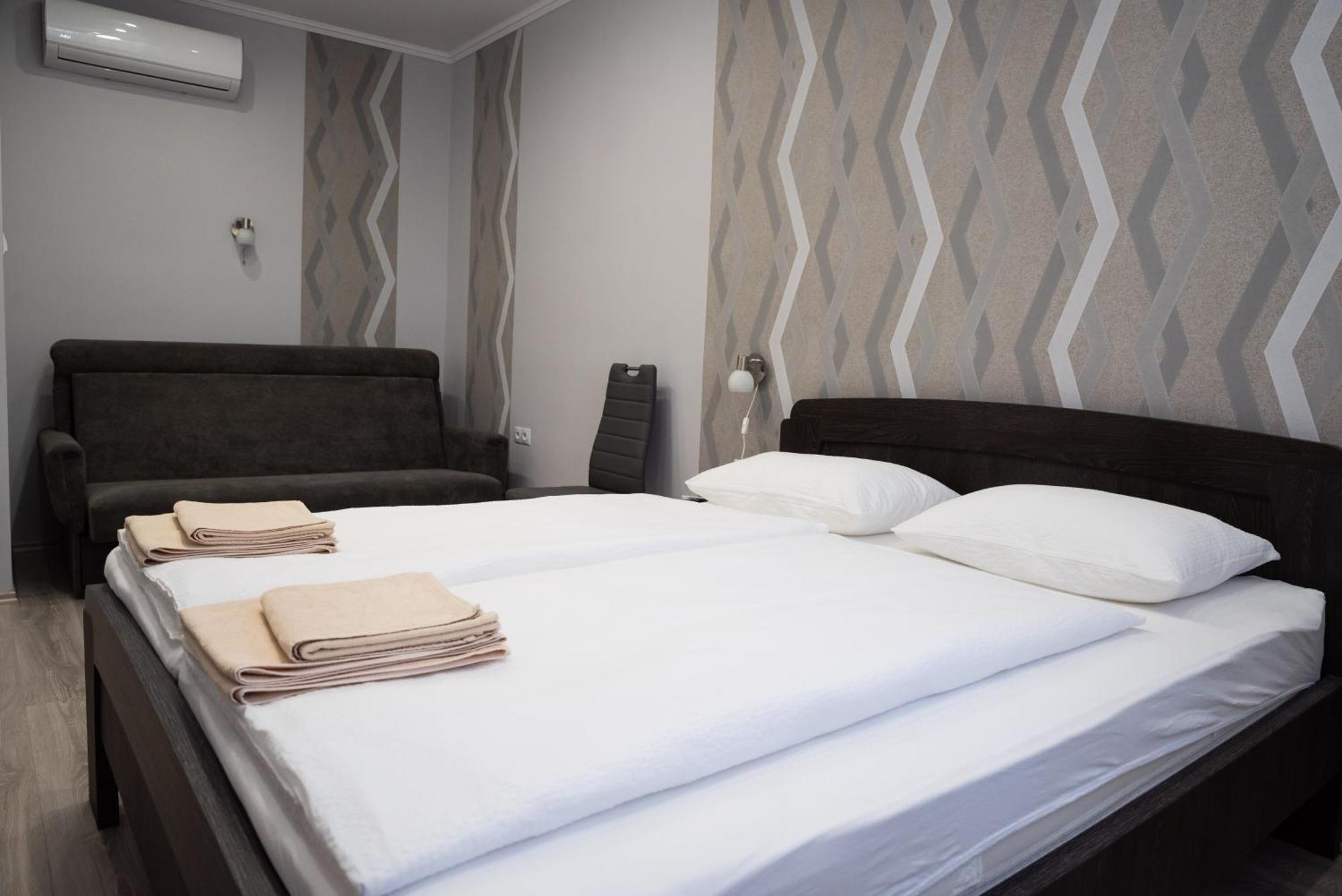 Gesztenye Apartman Makó Buitenkant foto