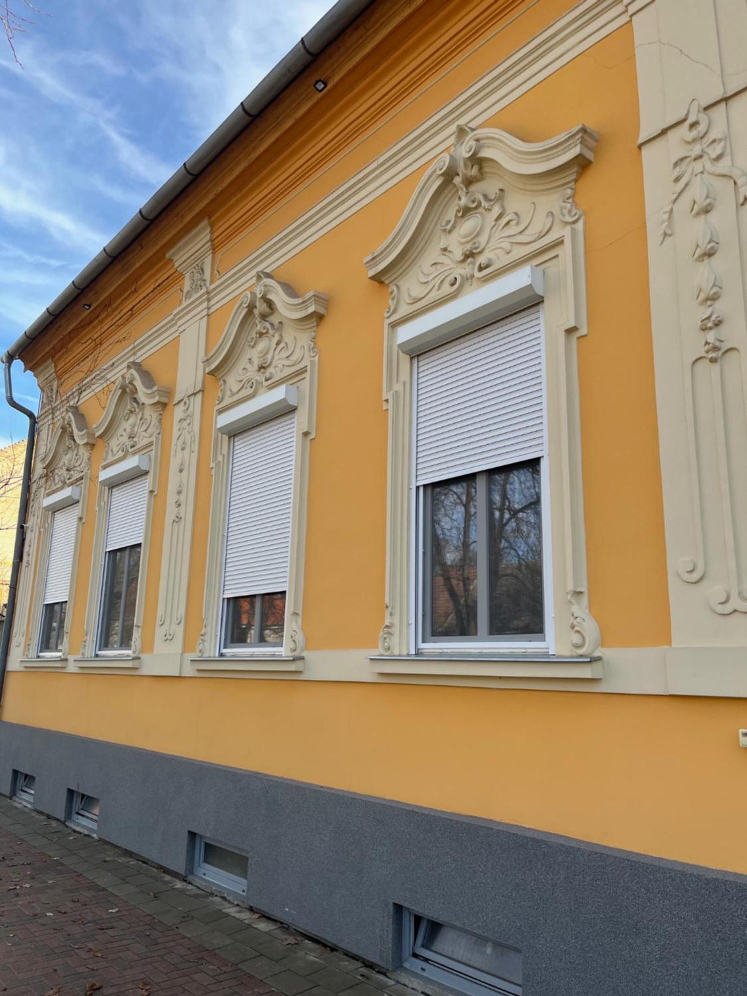 Gesztenye Apartman Makó Buitenkant foto