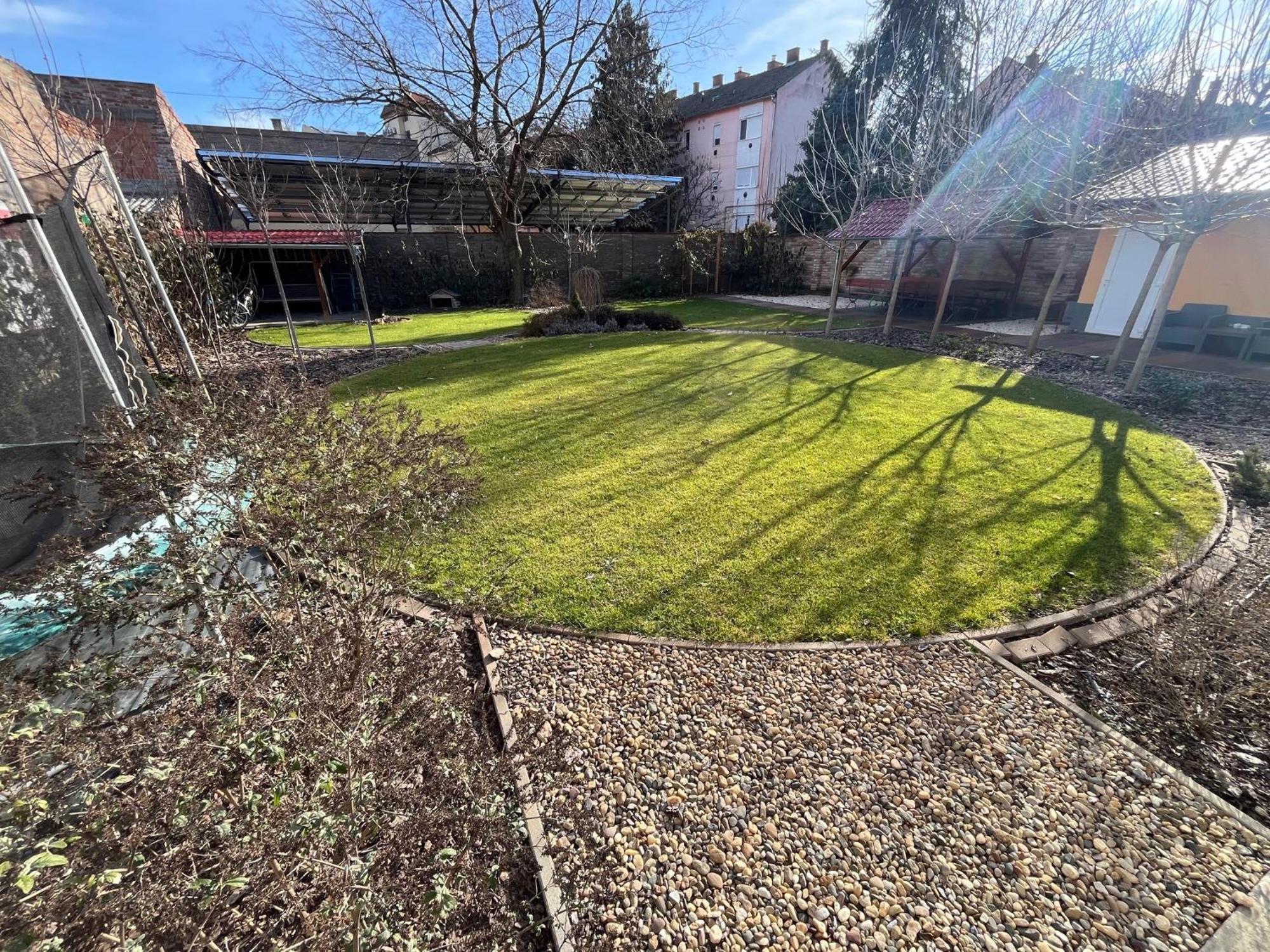 Gesztenye Apartman Makó Buitenkant foto