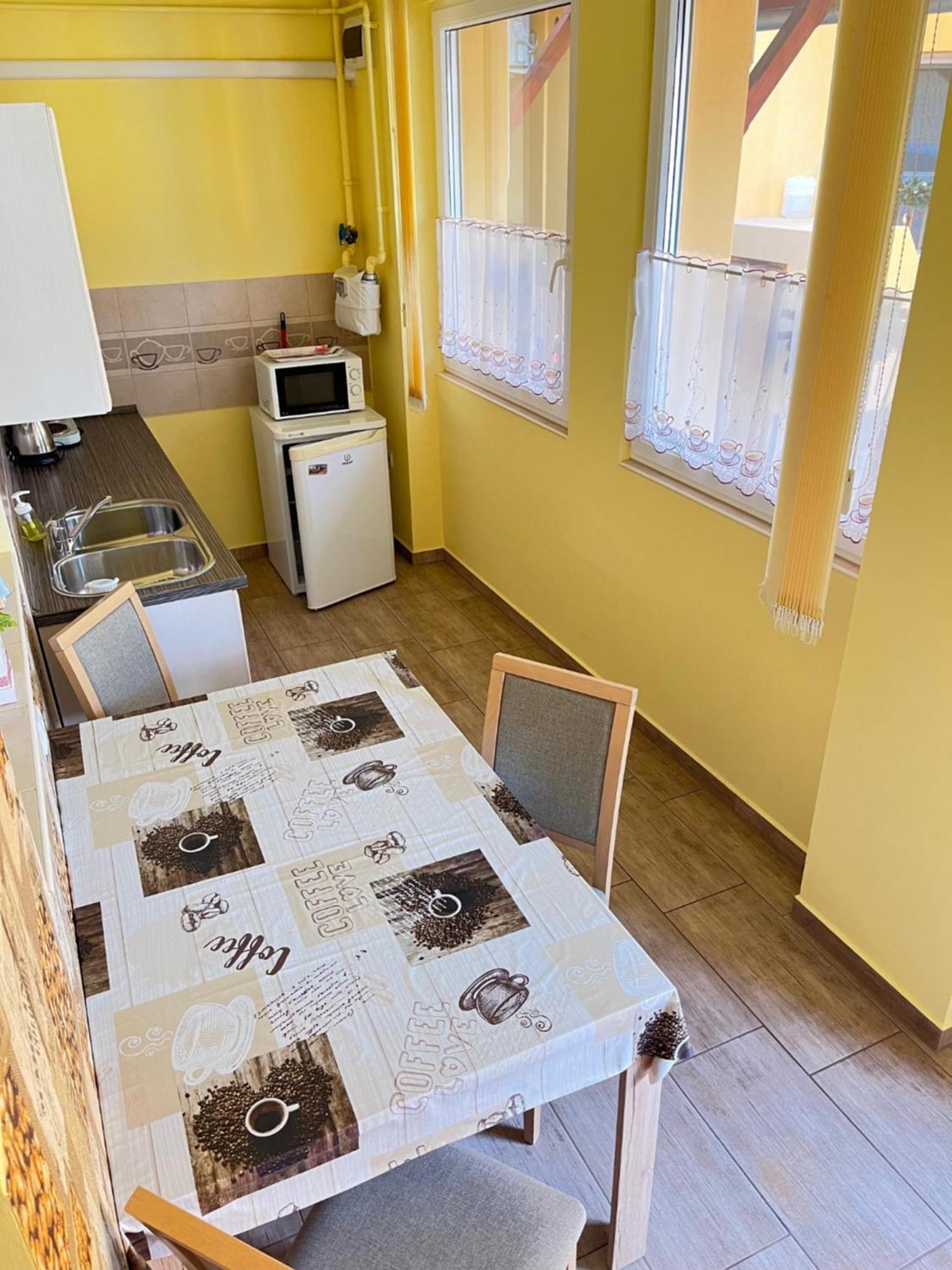 Gesztenye Apartman Makó Buitenkant foto