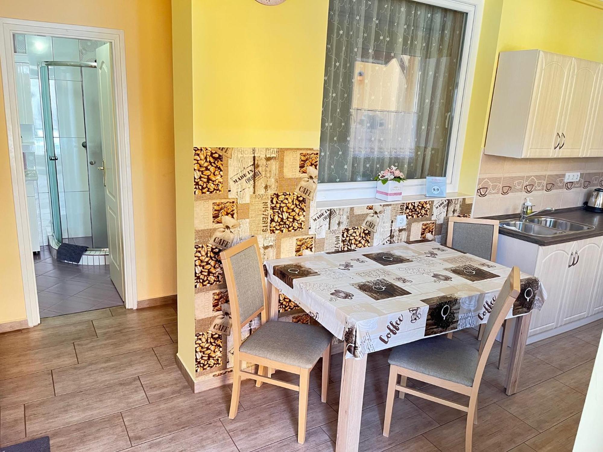 Gesztenye Apartman Makó Buitenkant foto