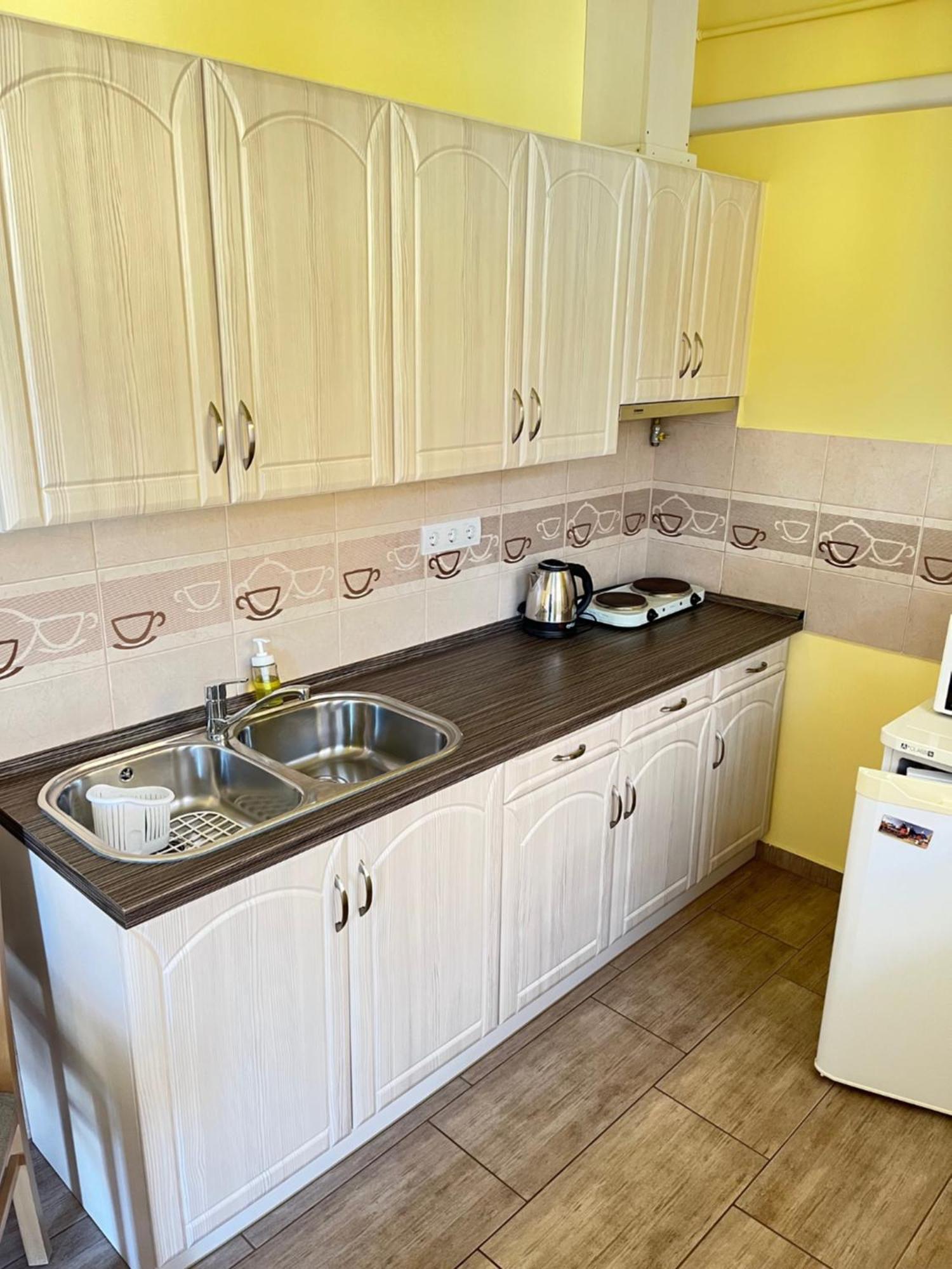 Gesztenye Apartman Makó Buitenkant foto