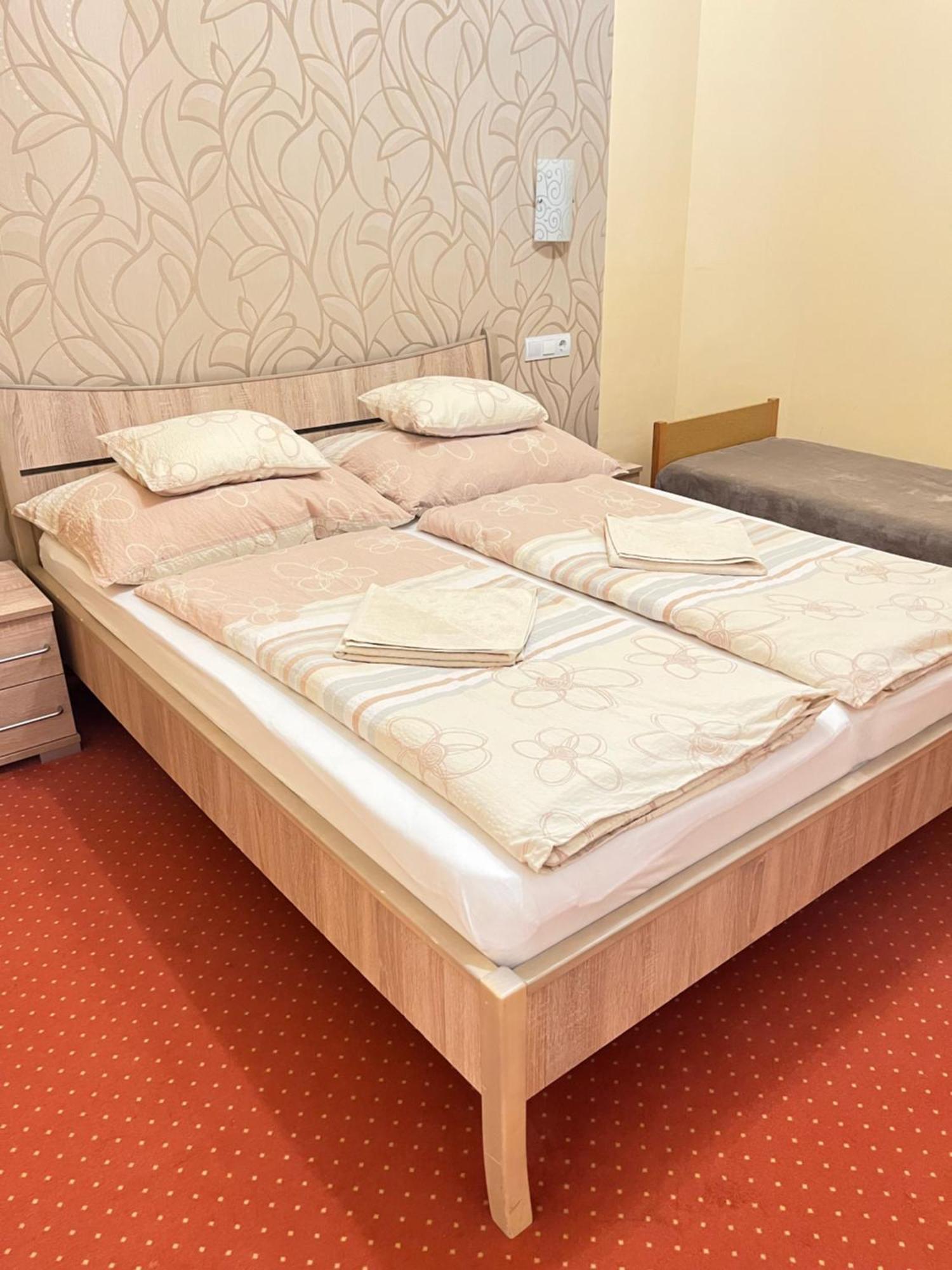 Gesztenye Apartman Makó Buitenkant foto