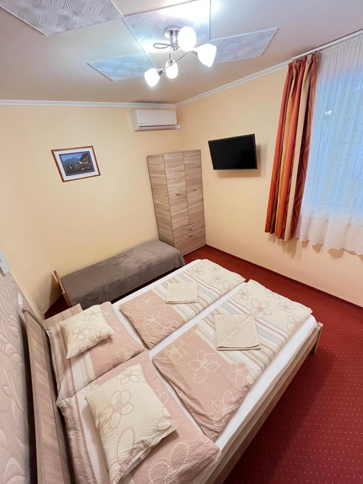 Gesztenye Apartman Makó Buitenkant foto