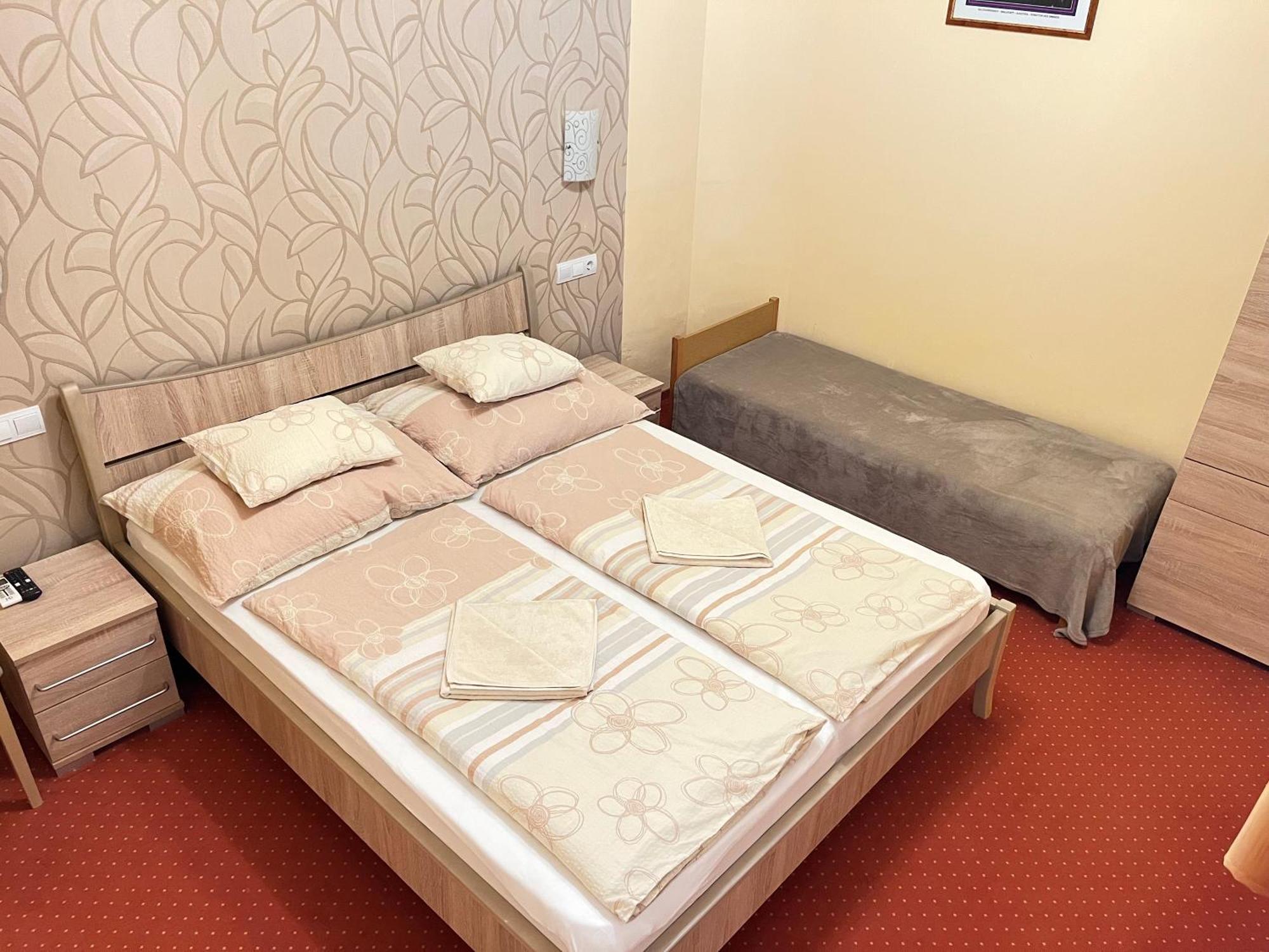 Gesztenye Apartman Makó Buitenkant foto
