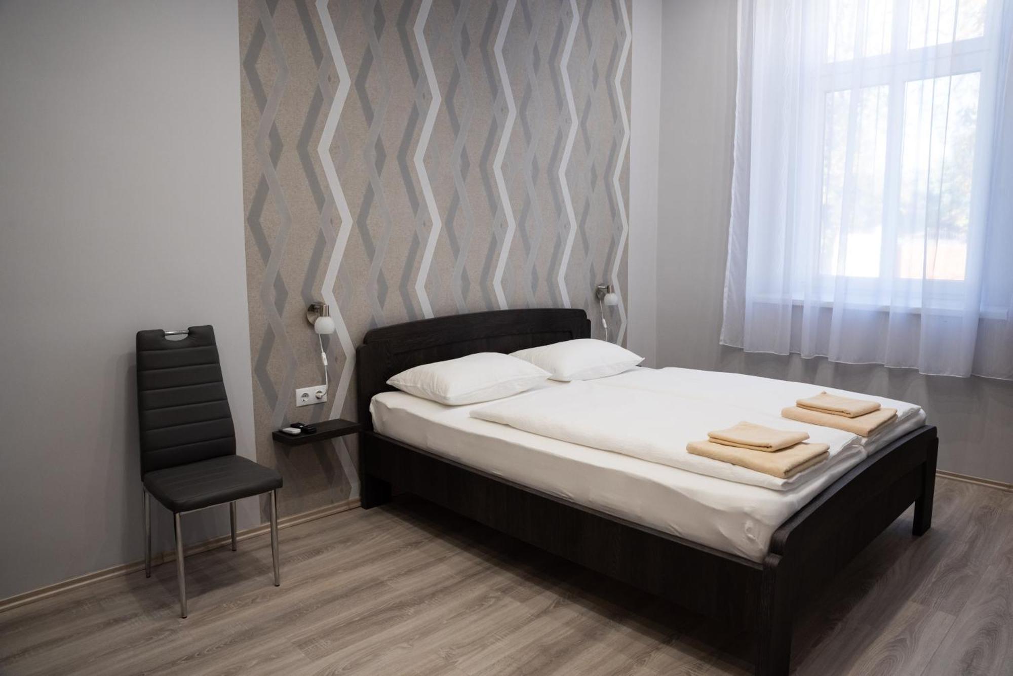 Gesztenye Apartman Makó Buitenkant foto