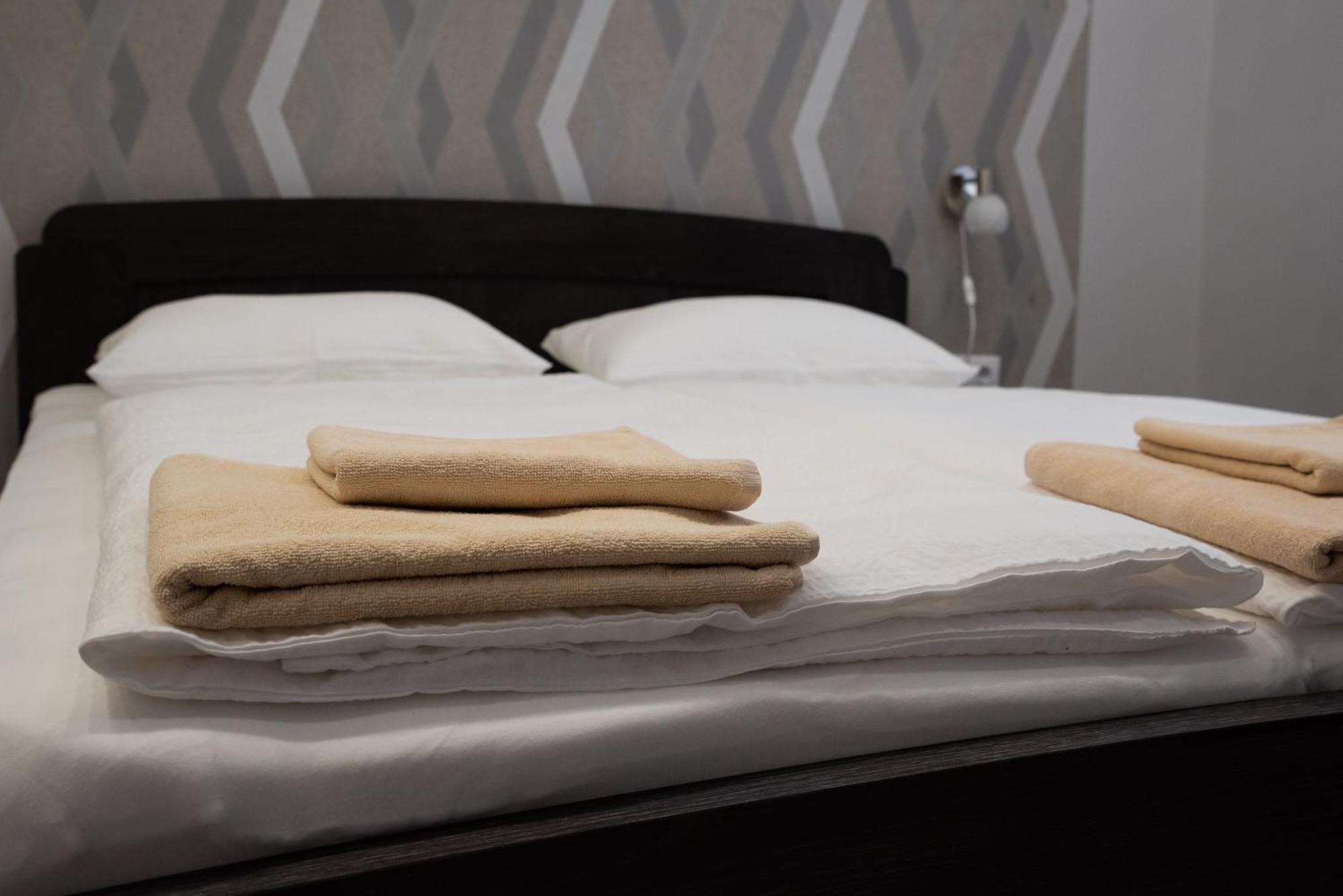 Gesztenye Apartman Makó Buitenkant foto