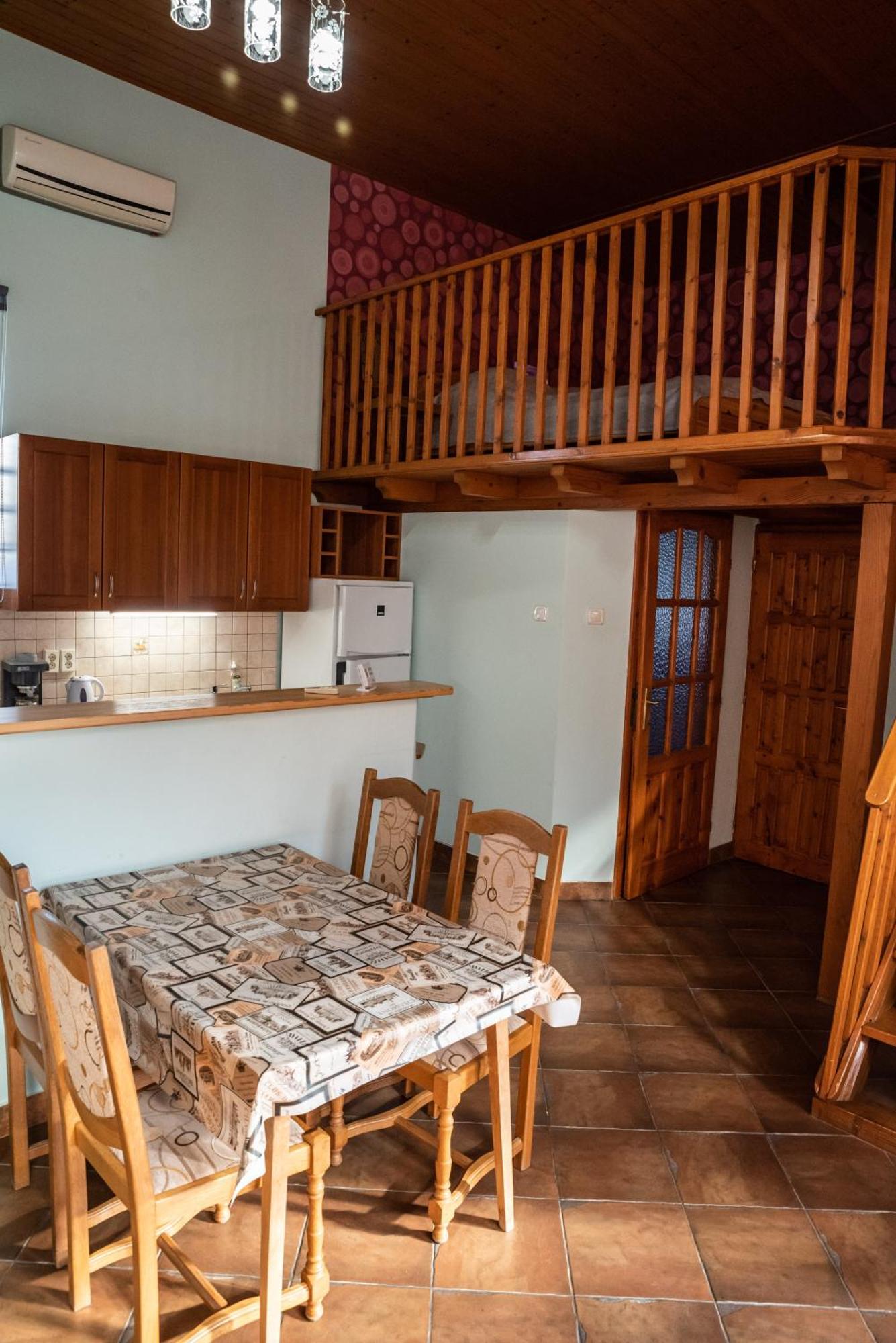Gesztenye Apartman Makó Buitenkant foto