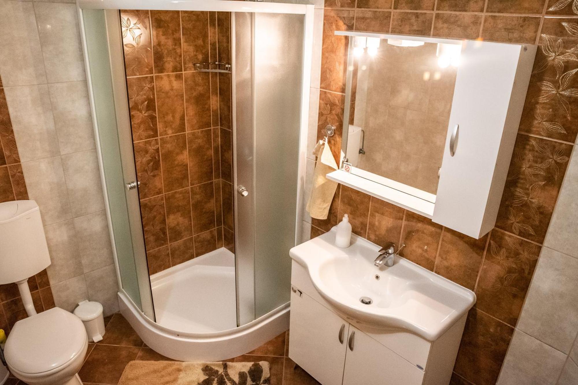 Gesztenye Apartman Makó Buitenkant foto