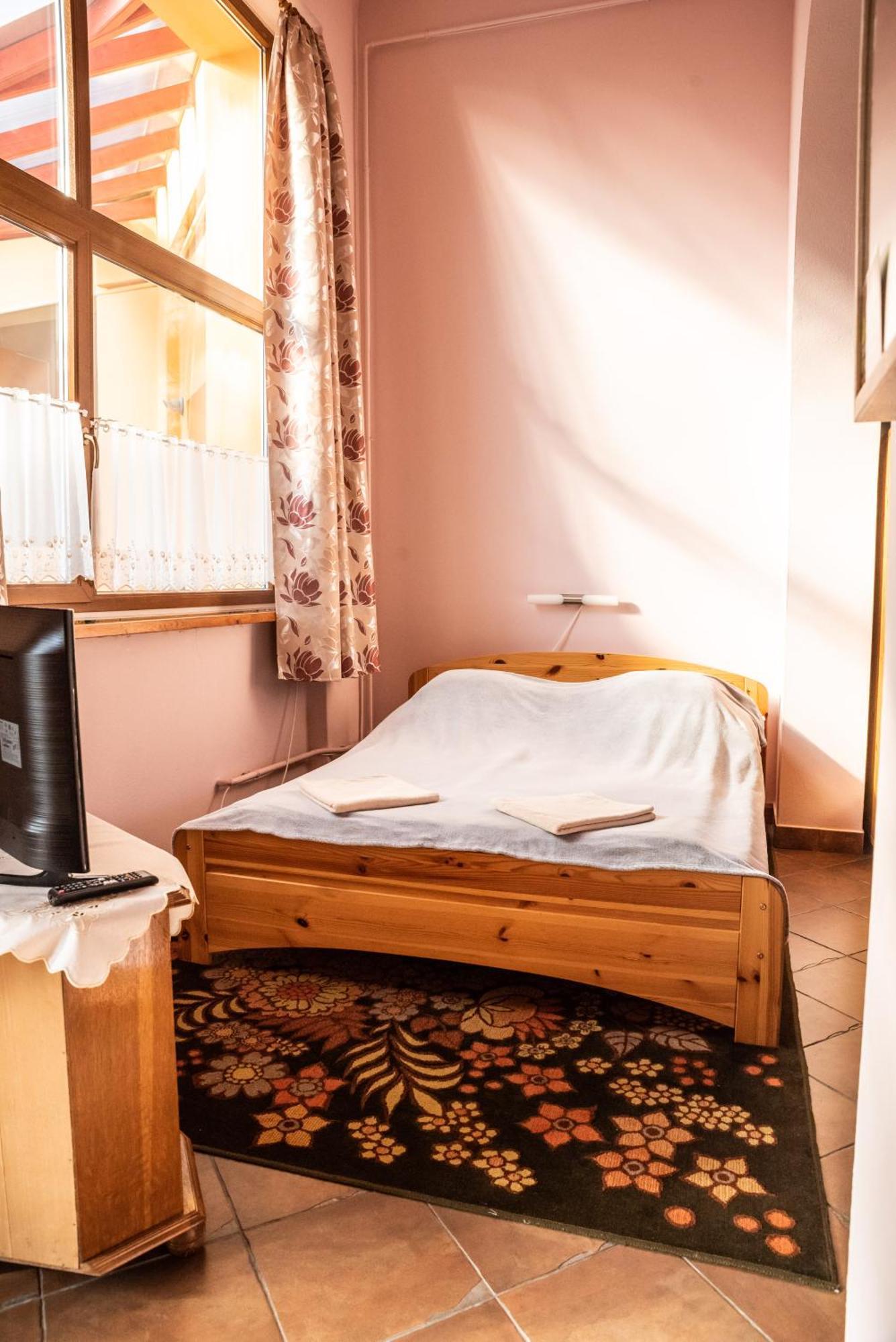 Gesztenye Apartman Makó Buitenkant foto