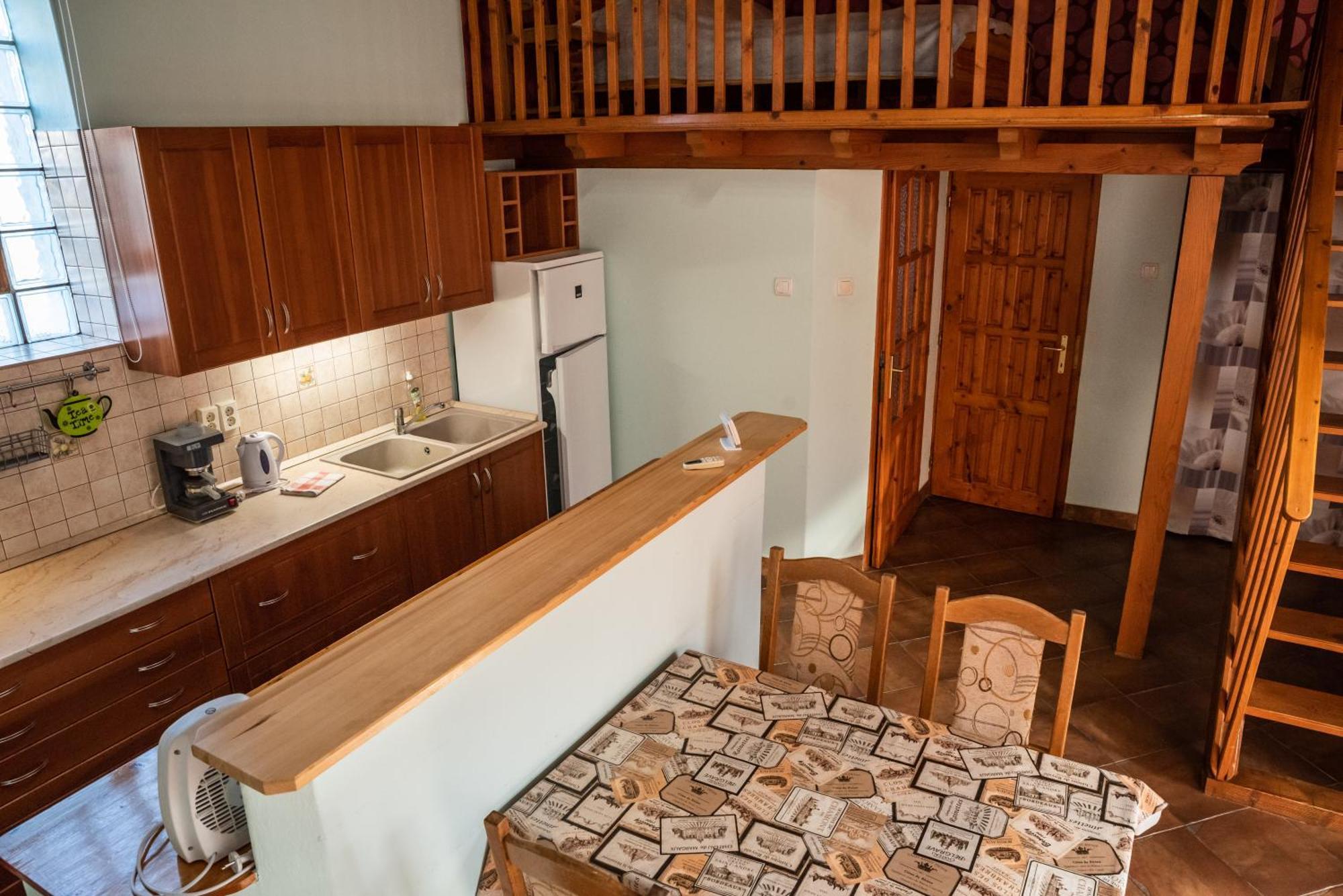 Gesztenye Apartman Makó Buitenkant foto