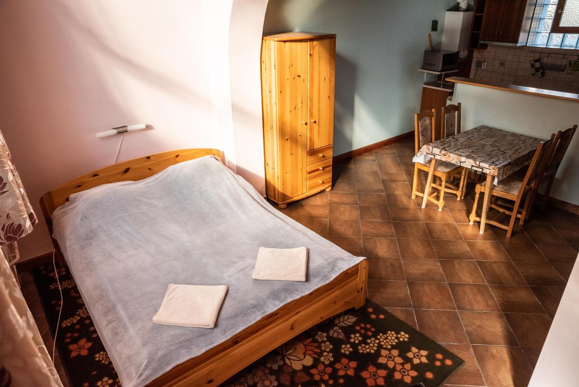 Gesztenye Apartman Makó Buitenkant foto