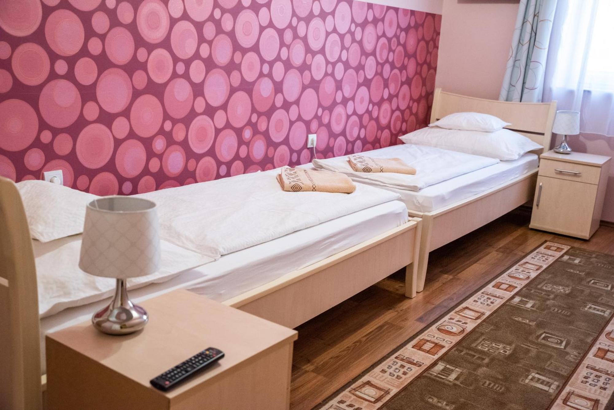 Gesztenye Apartman Makó Buitenkant foto