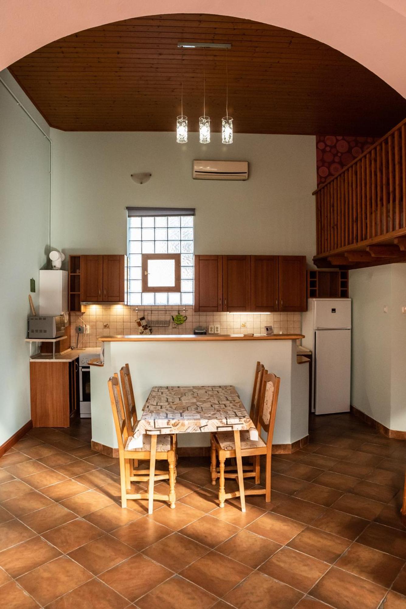 Gesztenye Apartman Makó Buitenkant foto